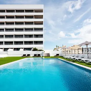 **** Hotel The Benson Australia