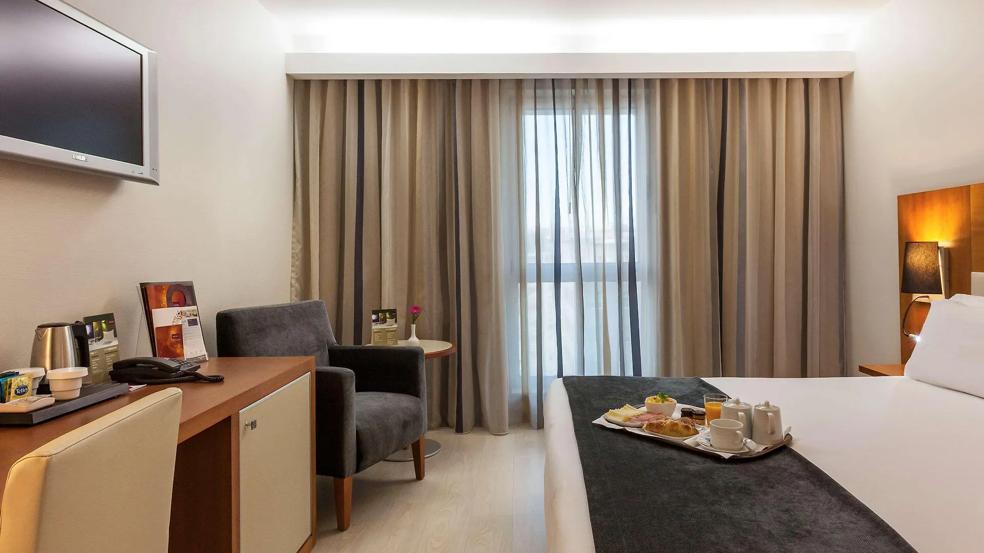 Hotel Mercure Lisboa 4*,  Portugália
